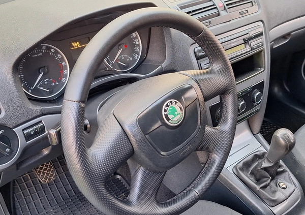 Skoda Octavia cena 19900 przebieg: 218000, rok produkcji 2011 z Nowa Ruda małe 407